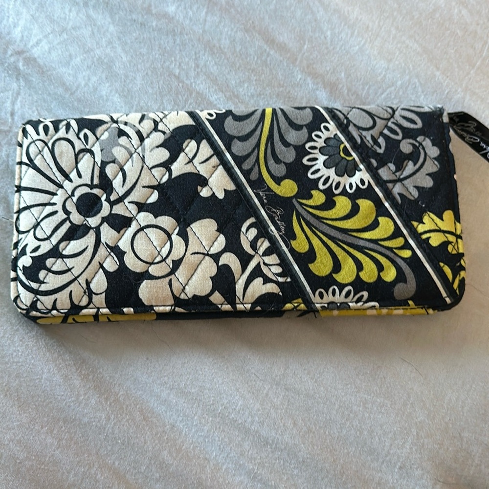 Vera Bradley Baroque Quilted Cotton Zip Around Wallet Clutch Wristlet